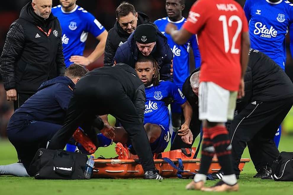 Alex Iwobi faces three weeks out of action for Everton