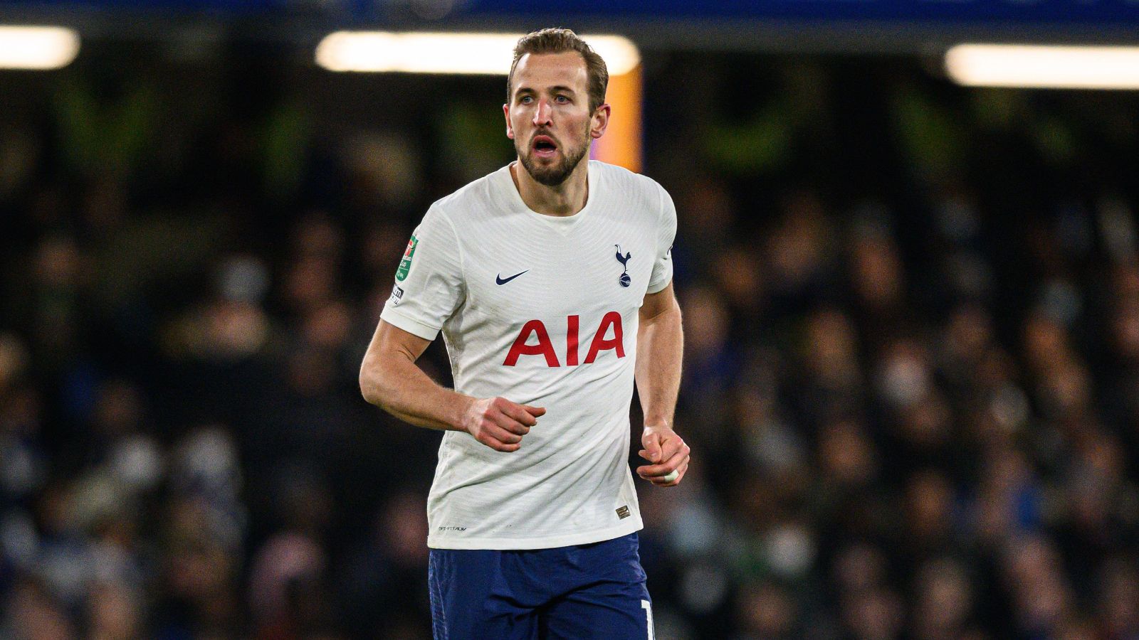Tottenham and Bayern Compete for Harry Kane's Signature with Lucrative £400,000 Contract Offer