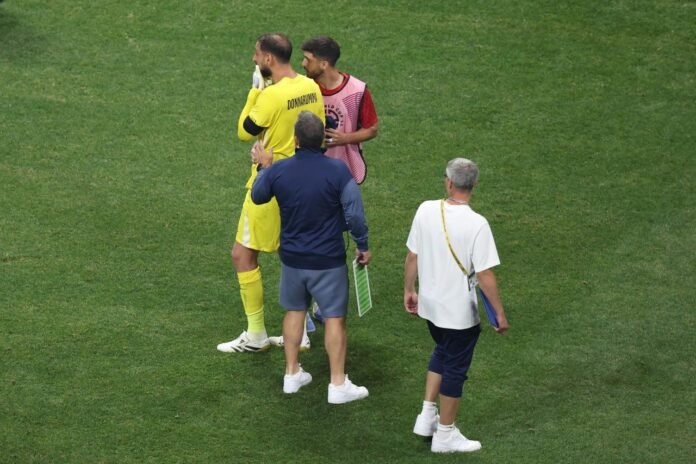Jamal Musiala injury, Manuel Neuer Donnarumma clash, Bayern vs PSG, Club World Cup 2025, Musiala broken leg, Bayern Munich news, Donnarumma Musiala collision, Vincent Kompany Bayern, PSG Bayern result, Musiala stretchered off, Musiala tibia fibula fracture, Bayern Munich goalkeeper reaction